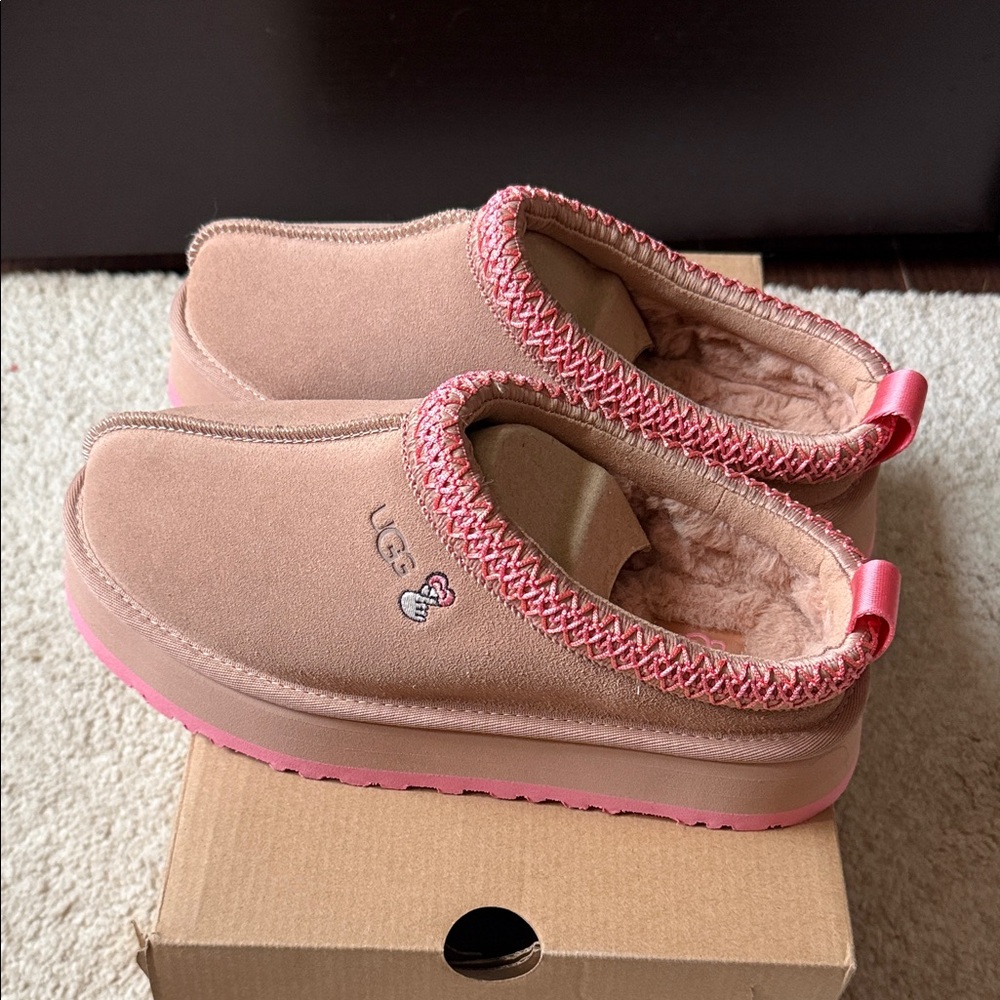 UGG Tazz Love